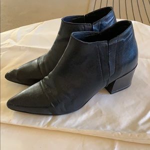 Steve Madden black booties 7.5